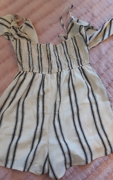 Striped Romper - Picture 5 of 6
